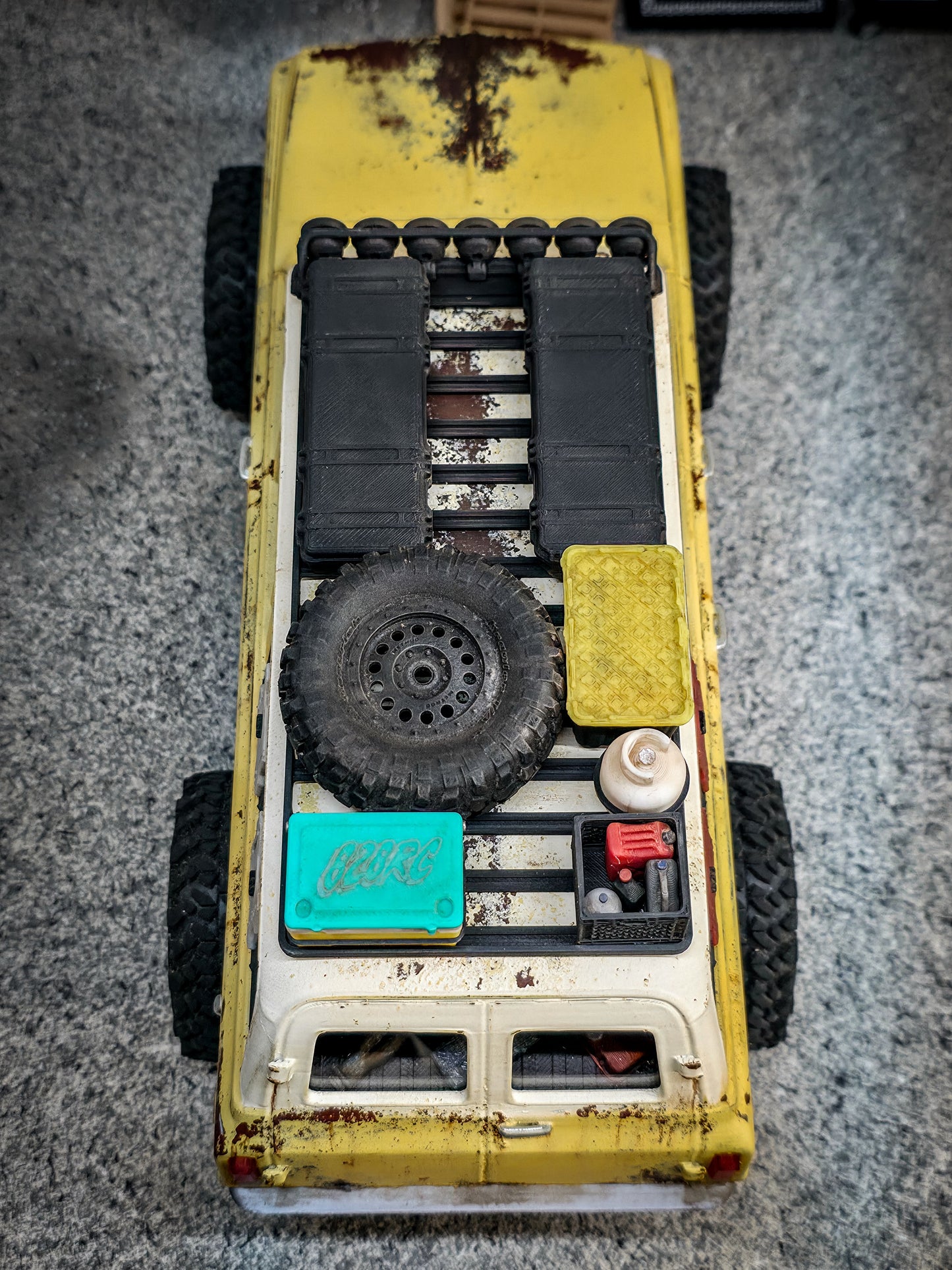 Full Length Roof Rack with Clip on Light Bar for the 828RC Burb Body