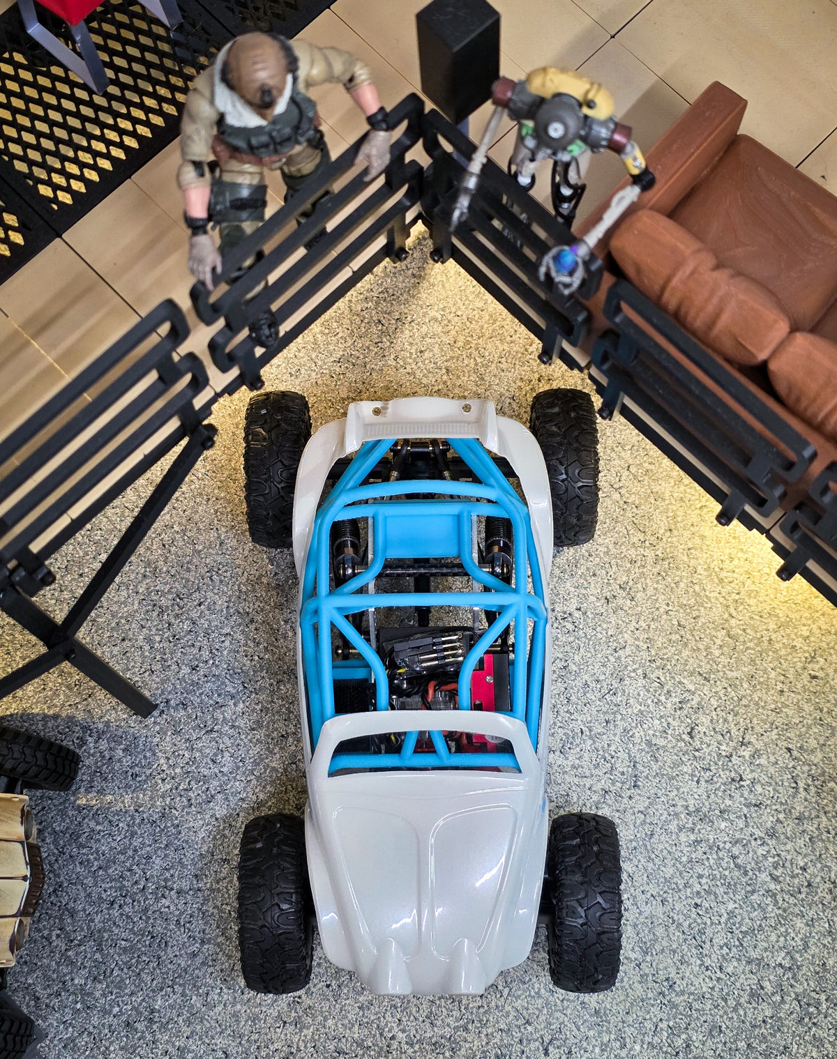 Top view of cage with Baja Bug body