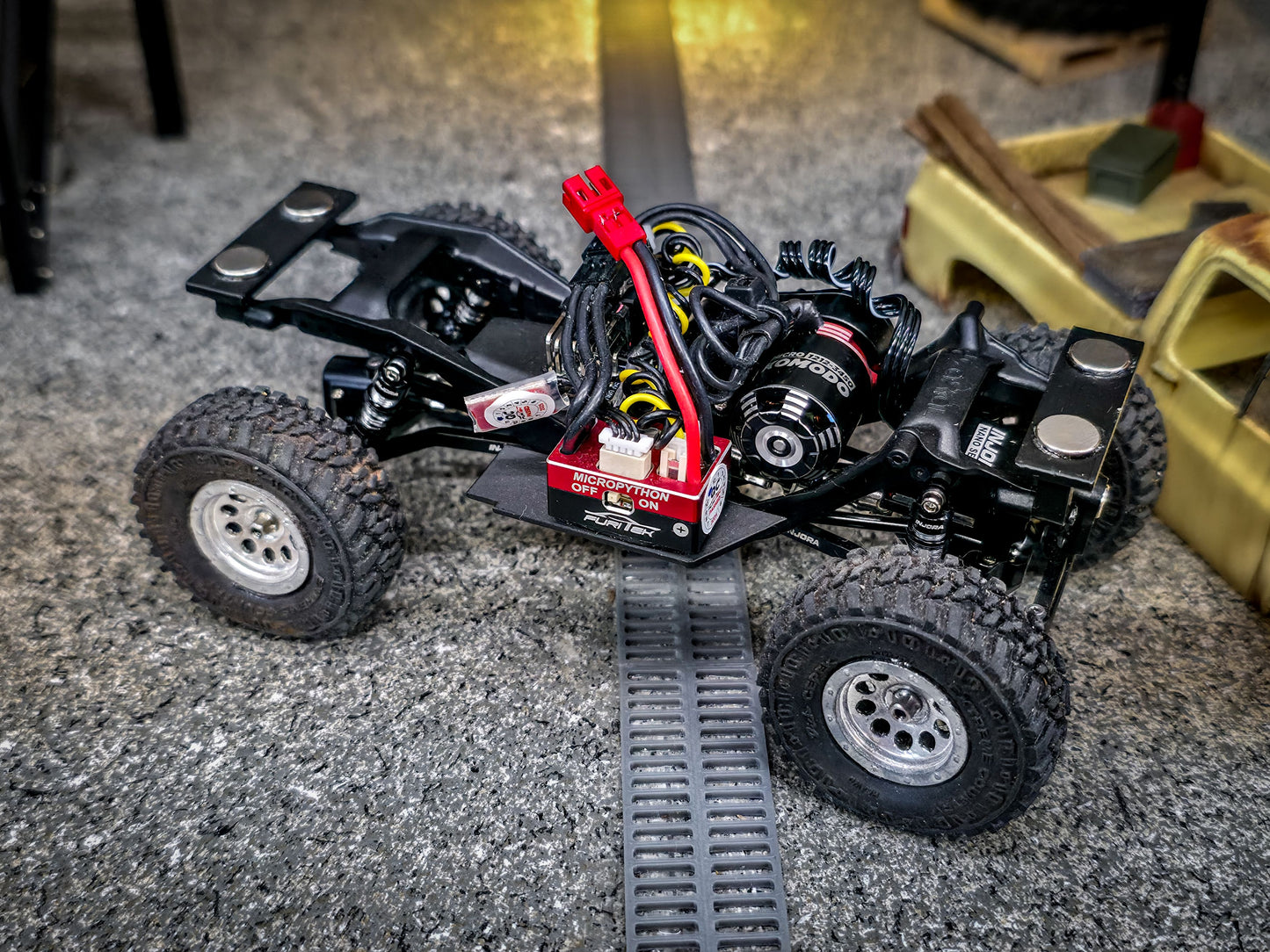 828RC Custom SCX30 ARTR Brushless Scale Crawler – Builder’s Series #002